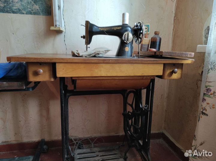 Швейная машина Подольск ножная