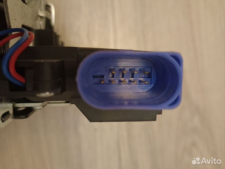 Замок задней двери правой шкода октавия 2012 а5