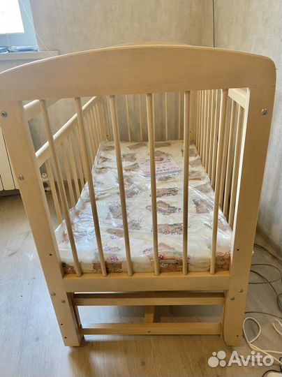 Кровать детская с маятником (с новым матрасом)