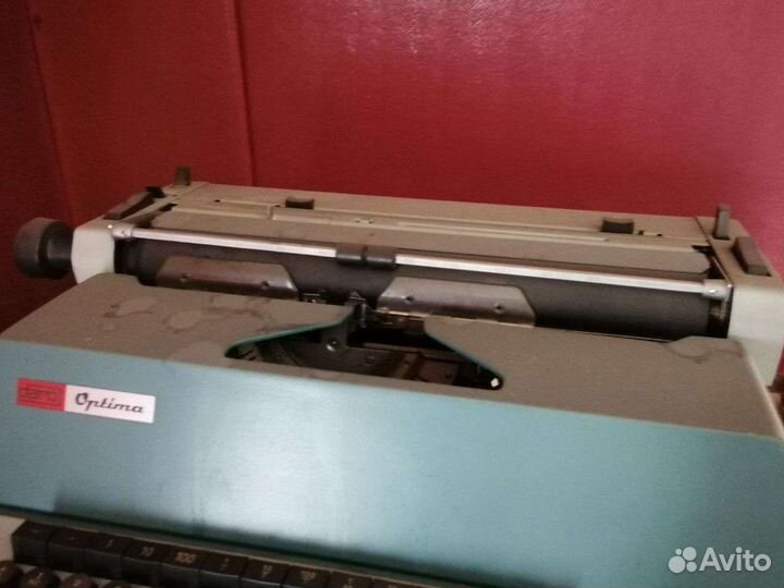 Печатная электрическая пишущая машинка Оптима
