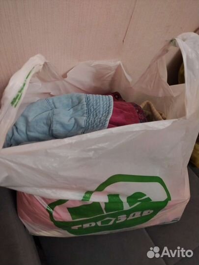 Отдам 2 пакета вещей на девочку