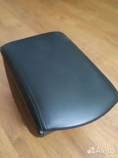 Подлокотник