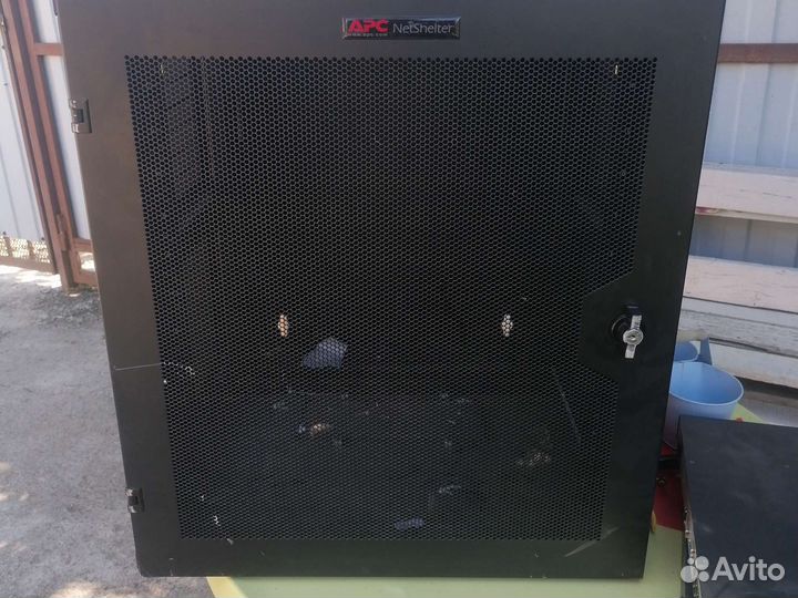 Серверный шкаф NetShelter WX