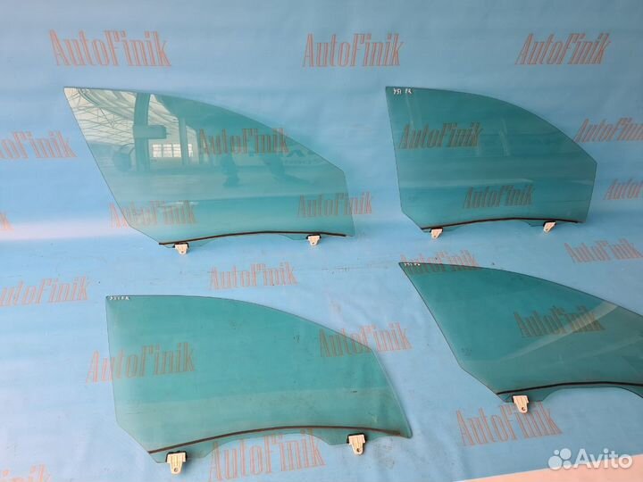 Стекло двери переднее правое Infiniti M Q70 Y51