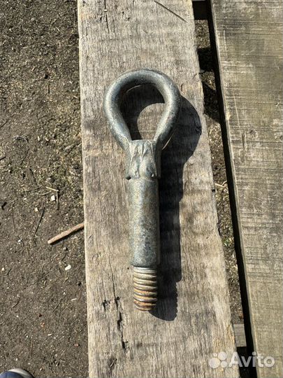 Буксировочный крюк рым болт