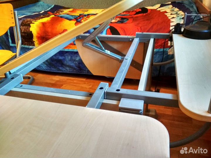 Растущая парта Дэми для школьника со стулом