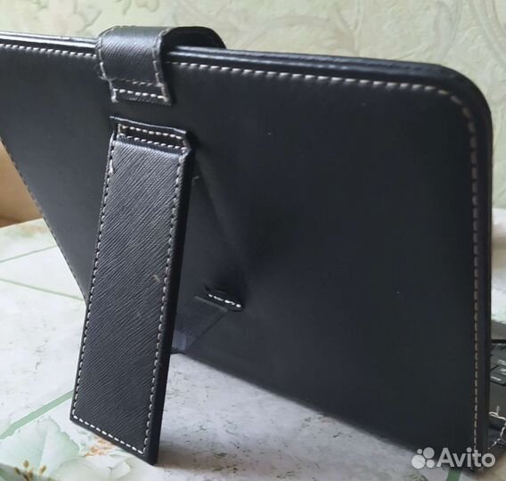 Клавиатура-чехол для планшета