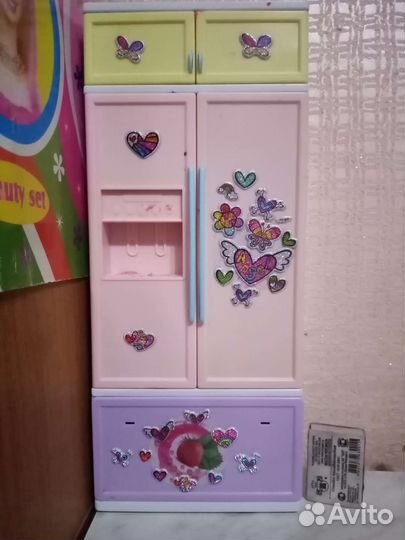 Холодильник и шкаф для кухни