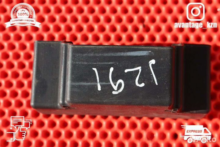 Крышка блока предохранителей Opel Astra H хэтчбек