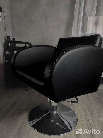 Парикмахерское кресло бу