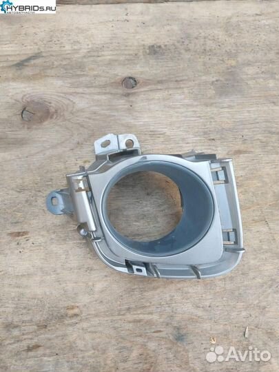 Рамка фары противотуманной правая Toyota Prius 3