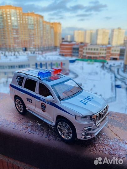 Модель металлическая Toyota Land Cruiser Prado дпс