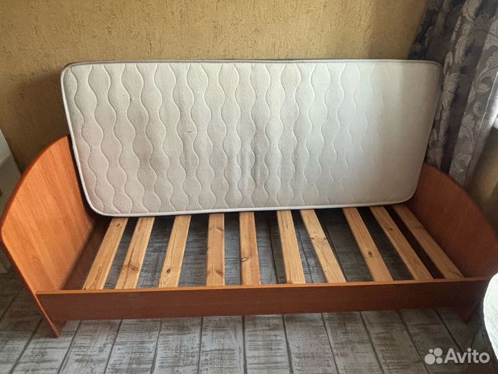 Кровать с матрасом бу