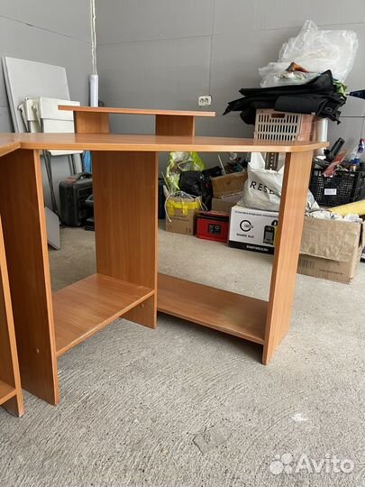 Угловой компьютерный стол