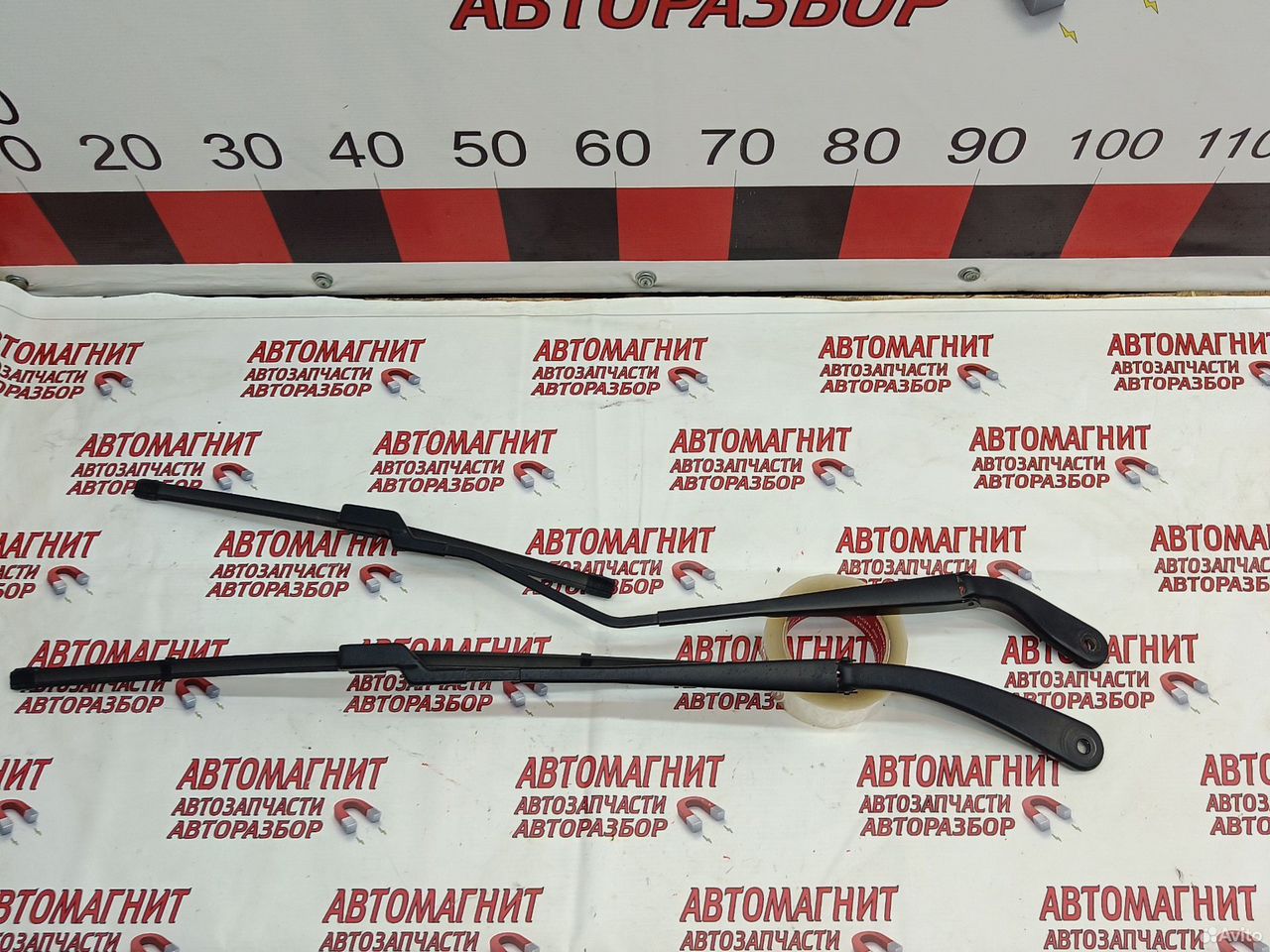 Поводок стеклоочистителя дворника Renault Arkana