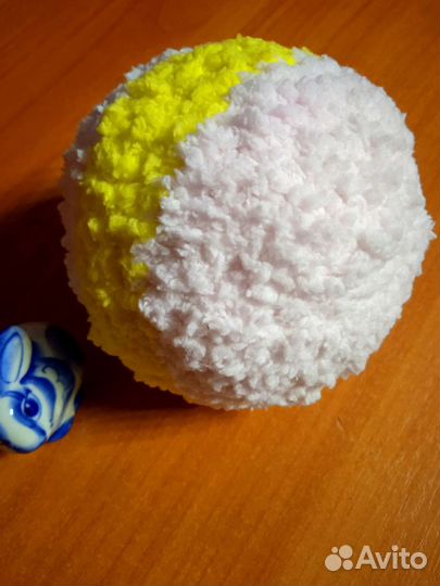 Мячик вязанный плюшевый