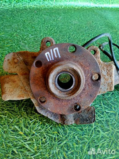 Кулак поворотный передний правый для Ауди А4 Б5