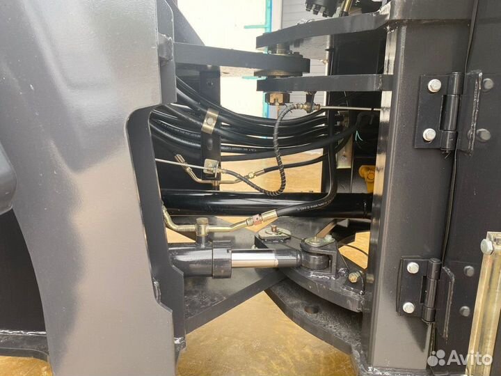 Фронтальный погрузчик BIZON 932, 2023