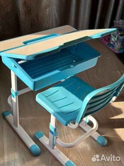 Детский письменный стол со стулом