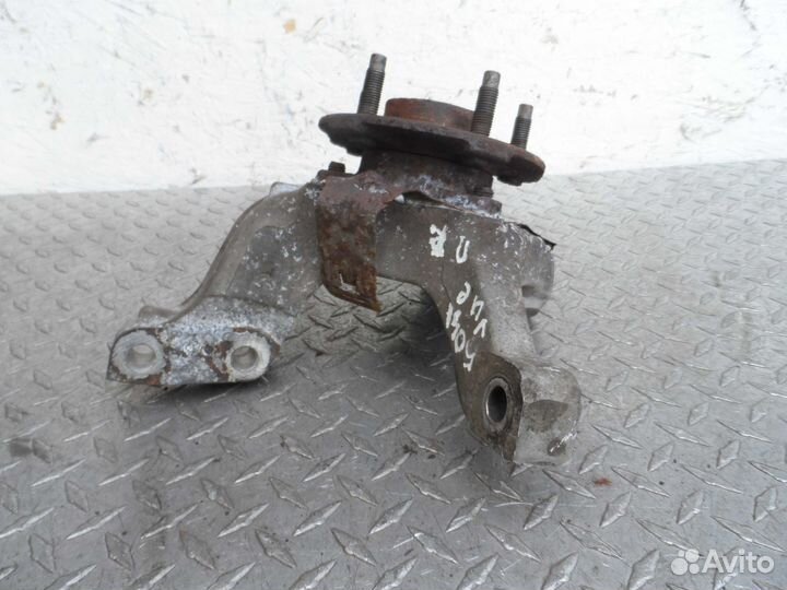 Кулак поворотный правый Saturn Vue 1