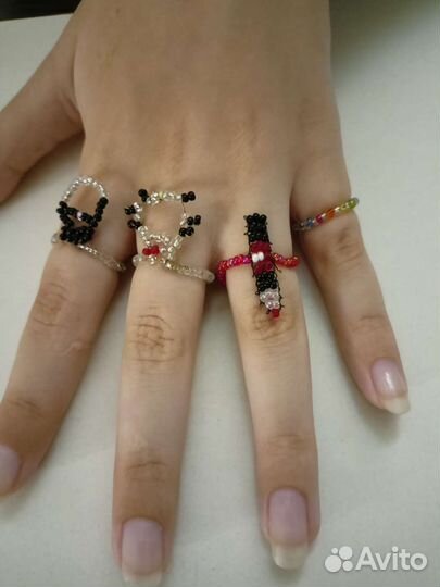 Фигурки и кольца из бисера