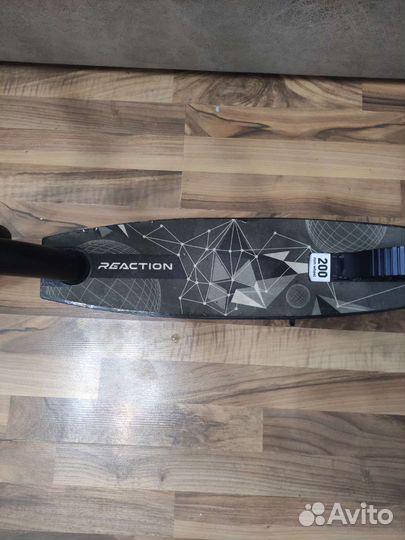 Самокат Reaction 200
