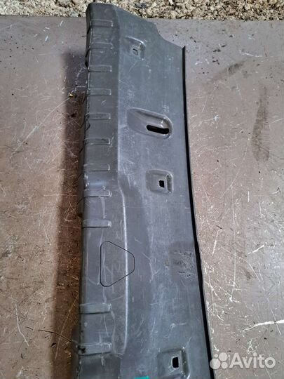 Накладка замка багажника BMW f01