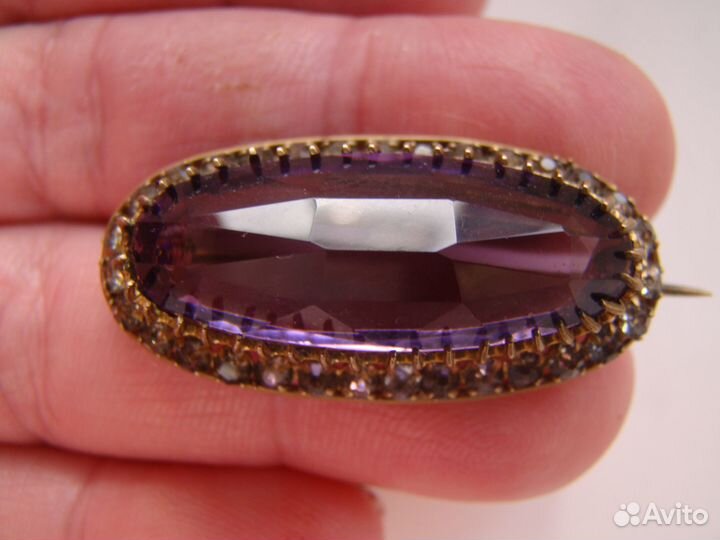 Старинная брошь