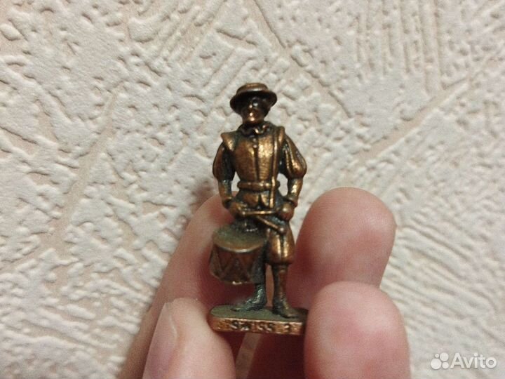 Солдатик из киндера