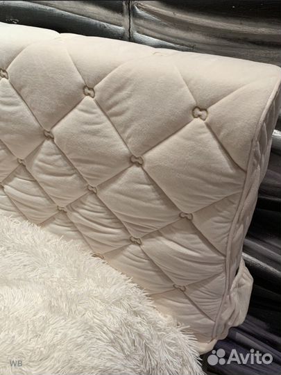 Чехол на изголовье кровати