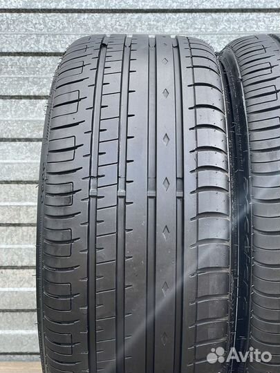 Accelera PHI-R 245/30 R21 91Y