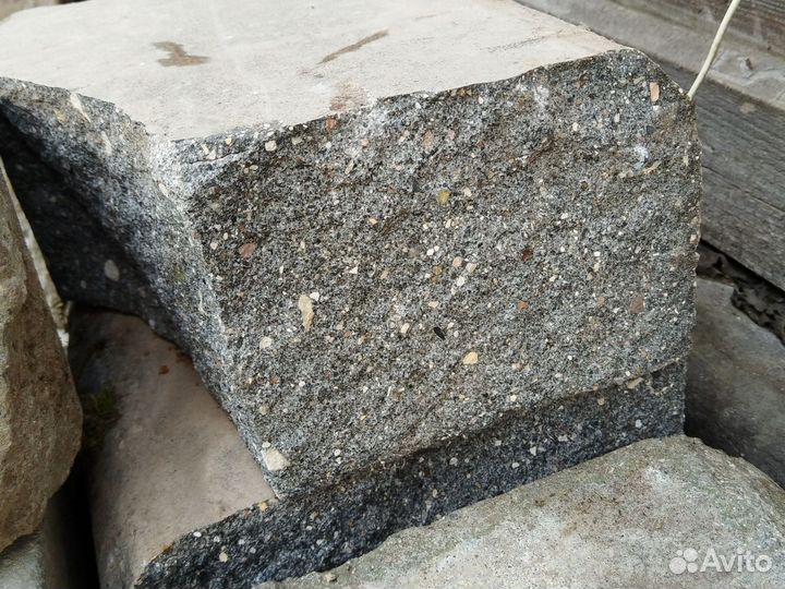 Бетонные дорожные бордюры