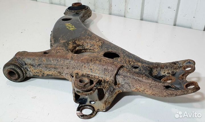 Рычаг передний правый Toyota Avensis T220