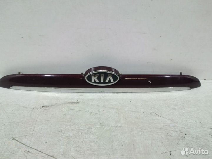 Накладка крышки багажника задняя Kia Cerato 2004