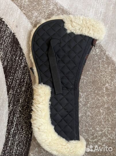 Большое количество конной амуниции