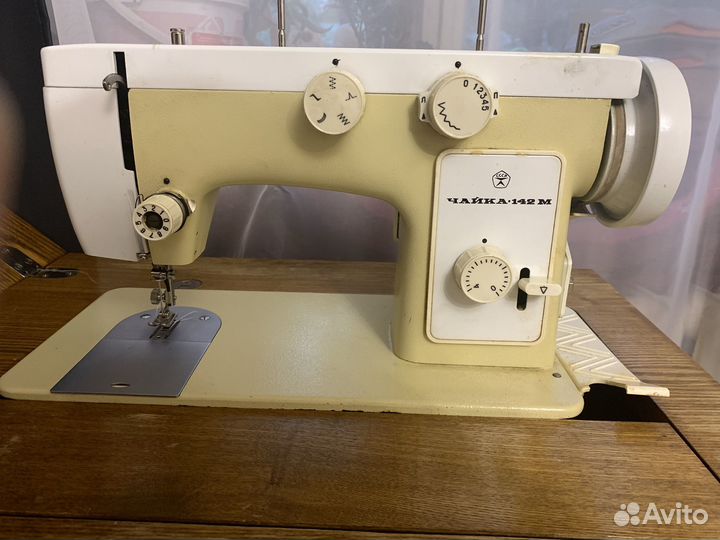 Швейная машинка чайка 142м