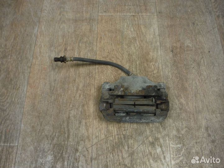 Суппорт задний правый Ssang Yong Musso 2000