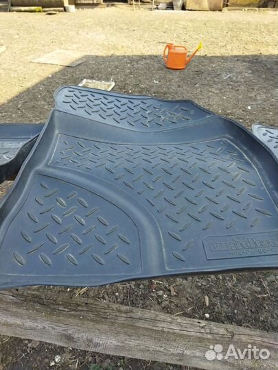Автомобильные коврики резиновые