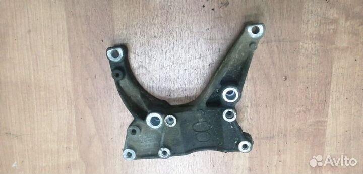 Кронштейн гур 97bb3k738ae Ford Mondeo II