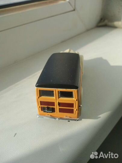 Москвич 400-422 фургон 1:43