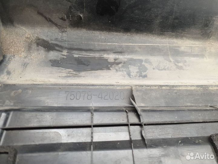 Молдинг двери левый задний Toyota RAV 4 2013-2019