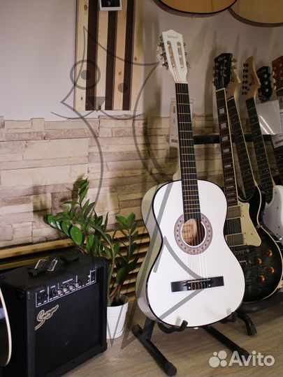 Акустическая гитара