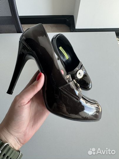 Туфли женские 37 размер Versace jeans
