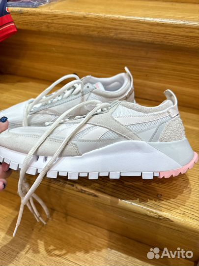 Кроссовки женские