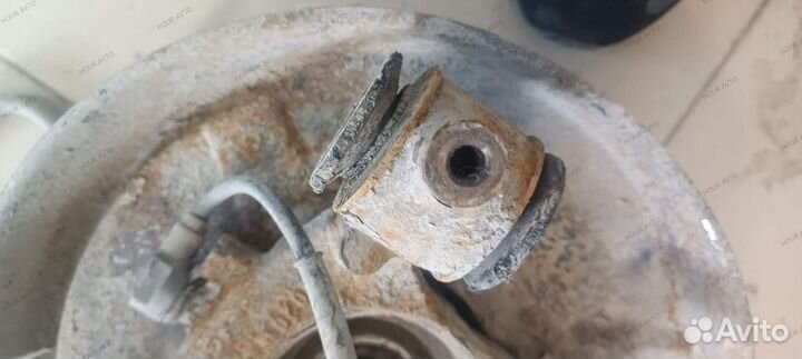 Цапфа задняя левая Audi A6 4B/C5 1997