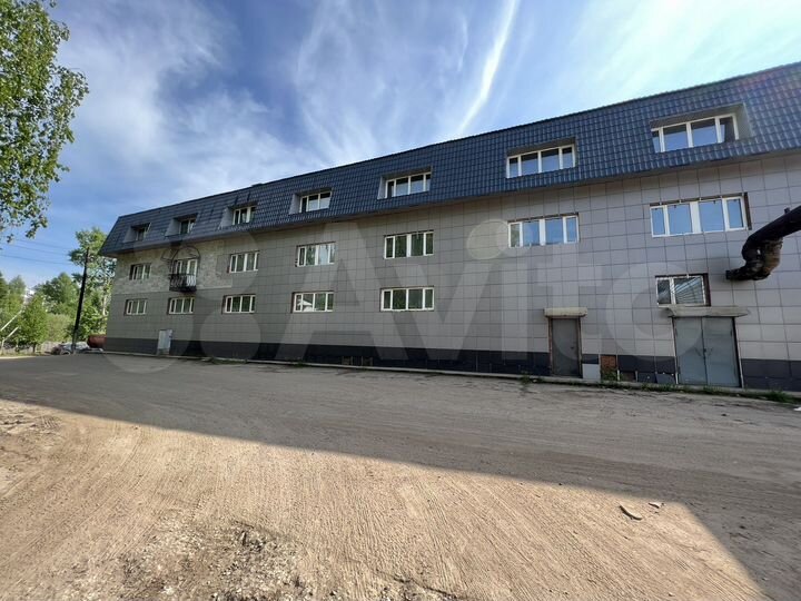 Здание, 3000 м²