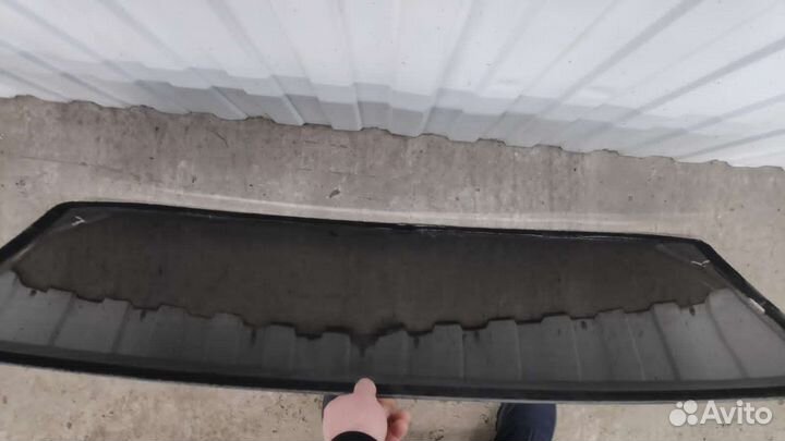 Стекло двери багажника