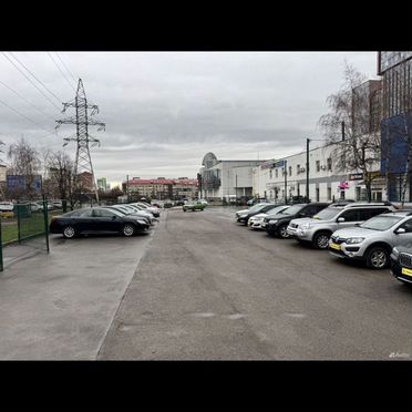 Машиноместо, > 30 м²