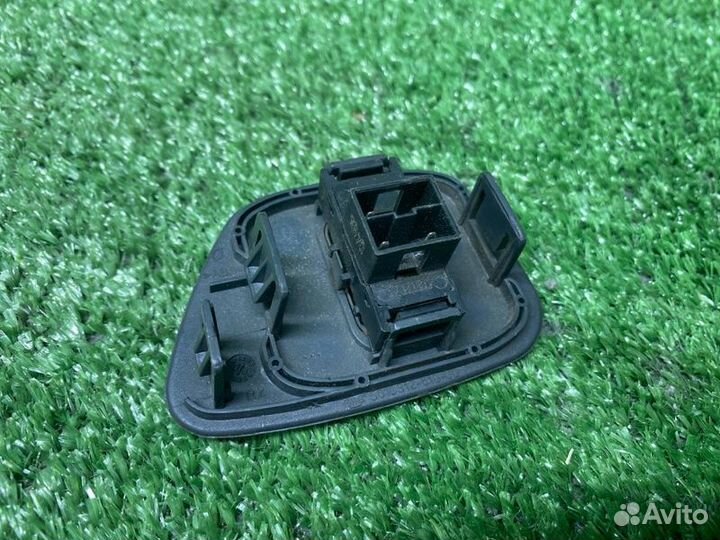 Кнопка стеклоподъемника задняя Mercedes-Benz E