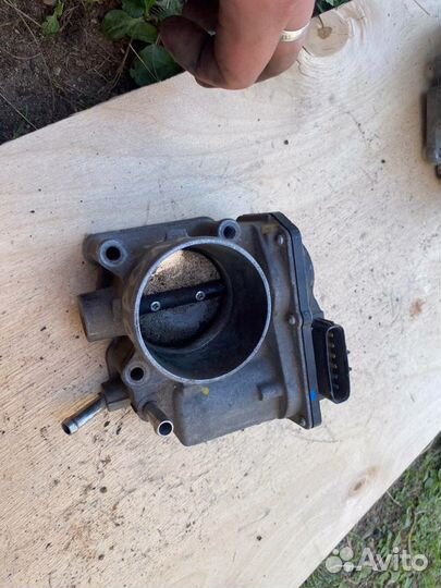 Дроссельная заслонка Toyota Corolla 150